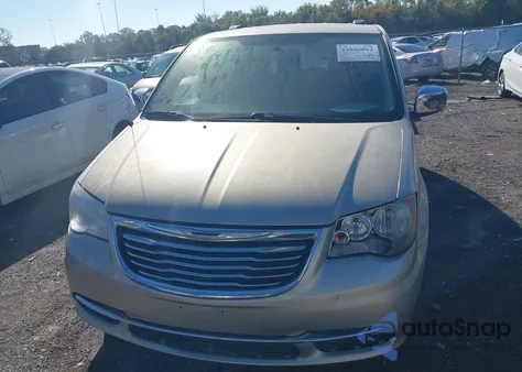 2014 Chrysler Town & Country Touring-L 30Th Anniversary z USA, uszkodzony, nr VIN 2C4RC1CG8ER367240